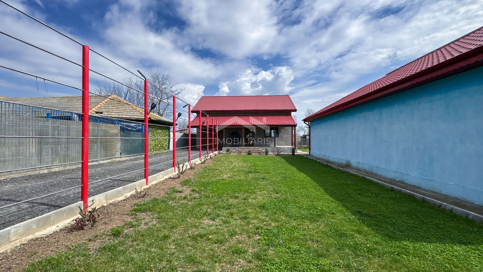 Casă modernă cu 5 camere, garaj și curte mare, mobilată in Corbu - Poză 21