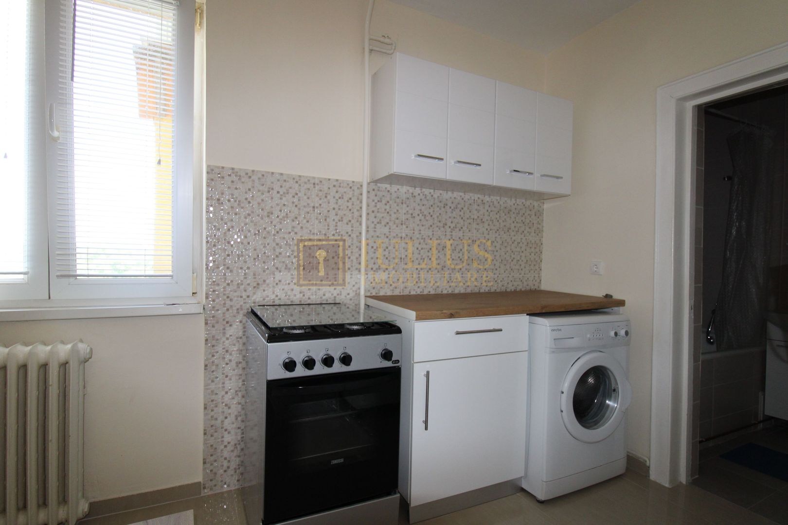 Medicina - Iulius Mall, dormitor cu pat matrimonial. - Poză 6