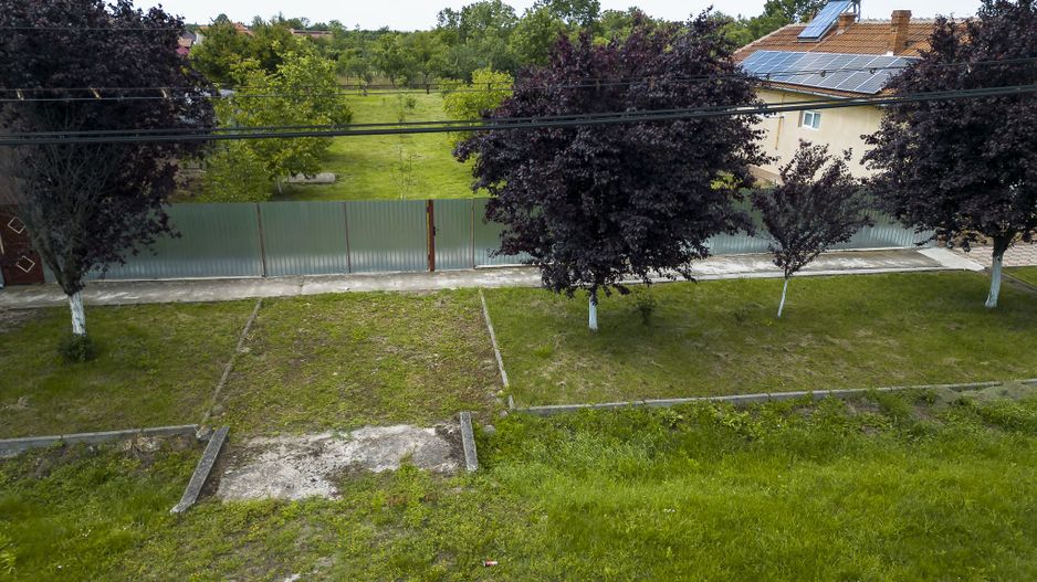 Teren intravilan in comuna Cermei - Poză 2