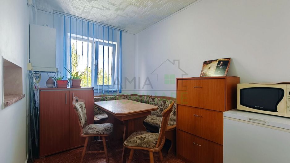 Apartament 3 camere, Cartierul Florilor, Boxă și parcare - Poză 10