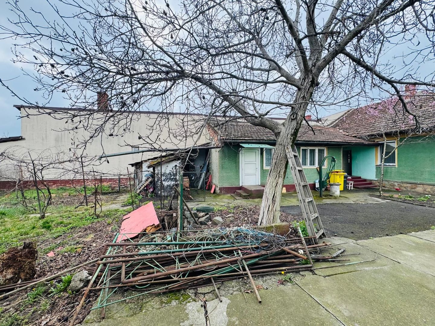 Casa de vânzare 3 camere, 2 intrări, acces auto în curte Gradiste Arad - Poză 1