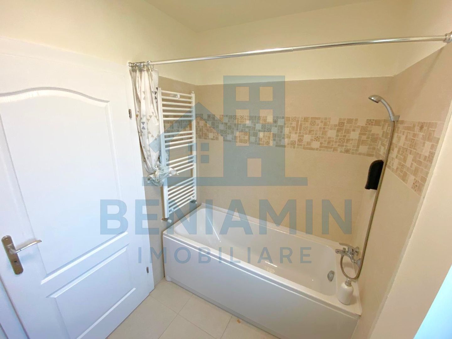 Apartament modern 3 camere-Zona Ciuperca-Loc de parcare-Disponibil - Poză 14