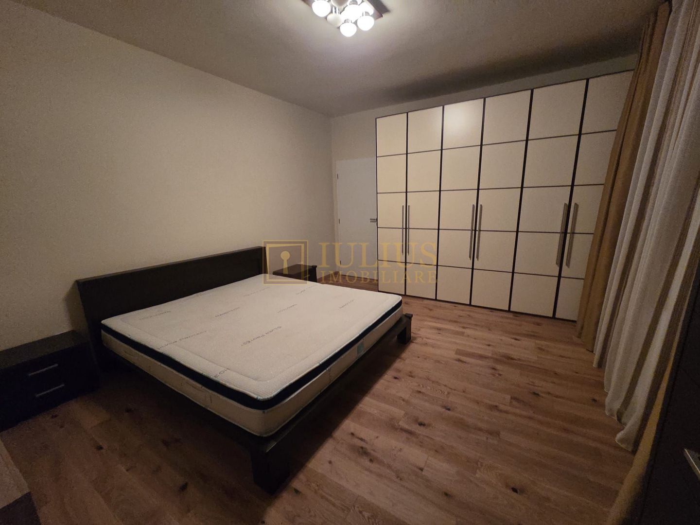 3 camere-107 mp, situat intr-o vila, loc de parcare, centrala gaz - Poză 14