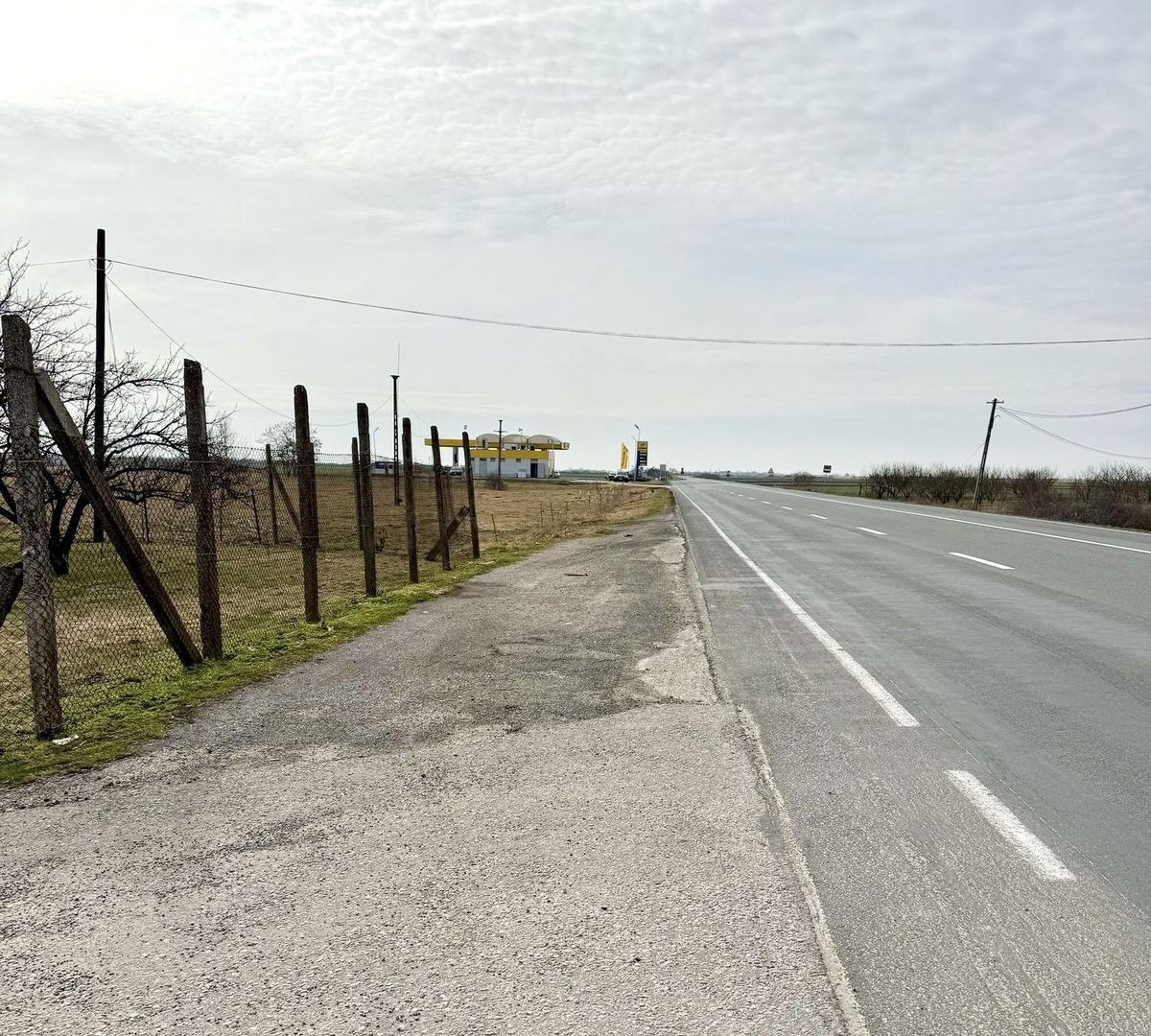 Pret redus Teren generos cu grajd nou in Varsand - Poză 1