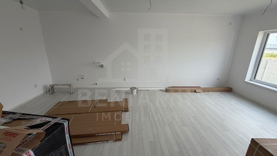Casa-3 Dormitore-3 bai-Teren 300mp-Damila str Ficusului-La cheie - Poză 3