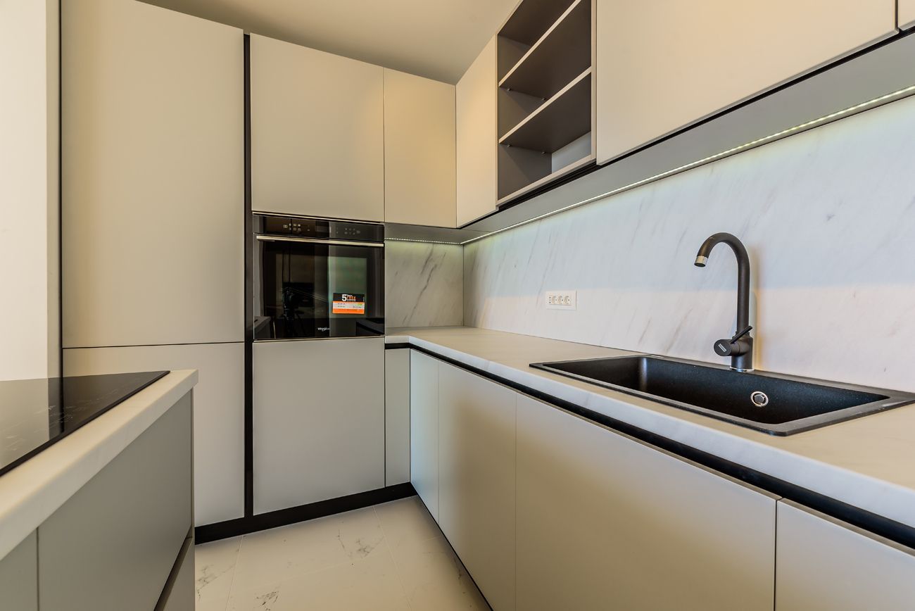 Apartamentul de la Malul Mării – Eleganță Contemporană în Inima Stațiunii - Poză 13