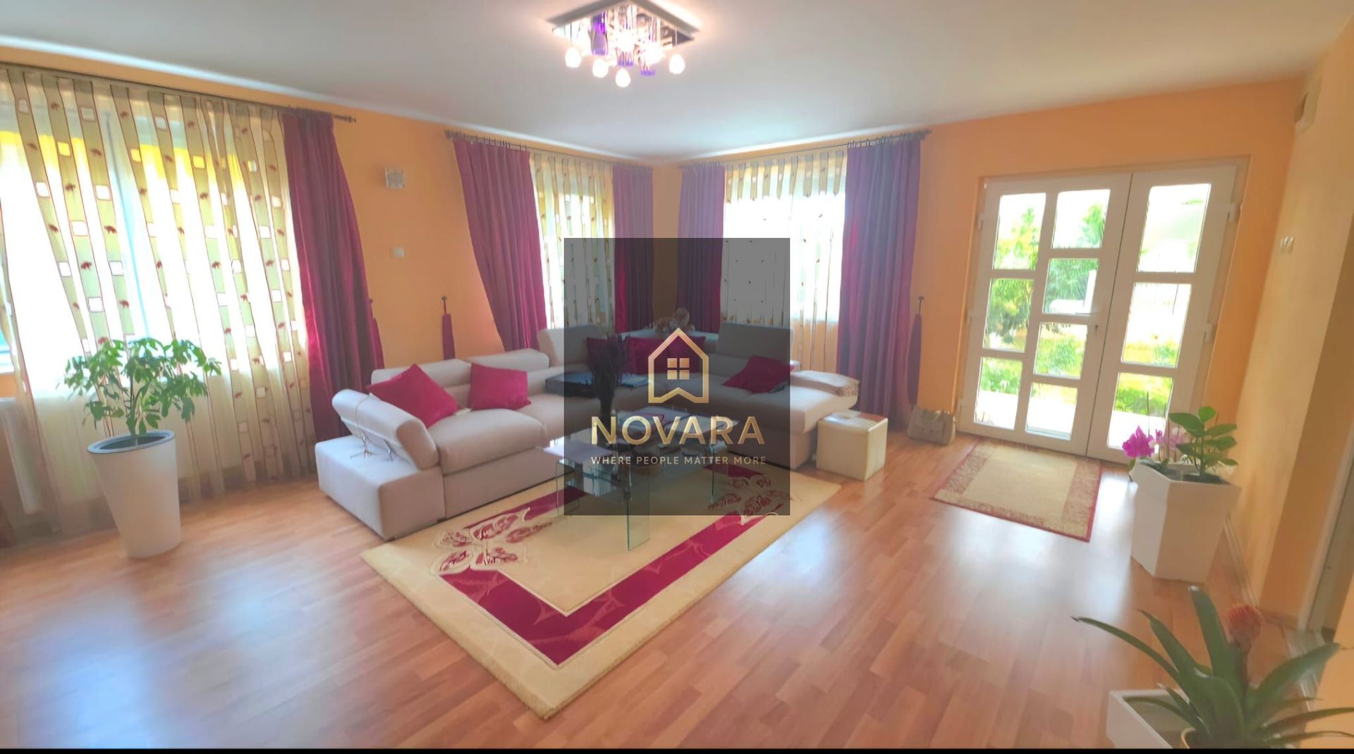Casa langa Blue Sky cu panouri solare, garaj si terasa mare - Poză 2