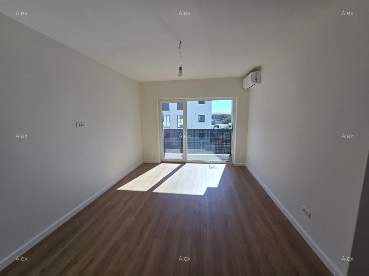 Ofer spre vanzare apartament aproape nou cu 2 camere, nemobilat - Poză 1