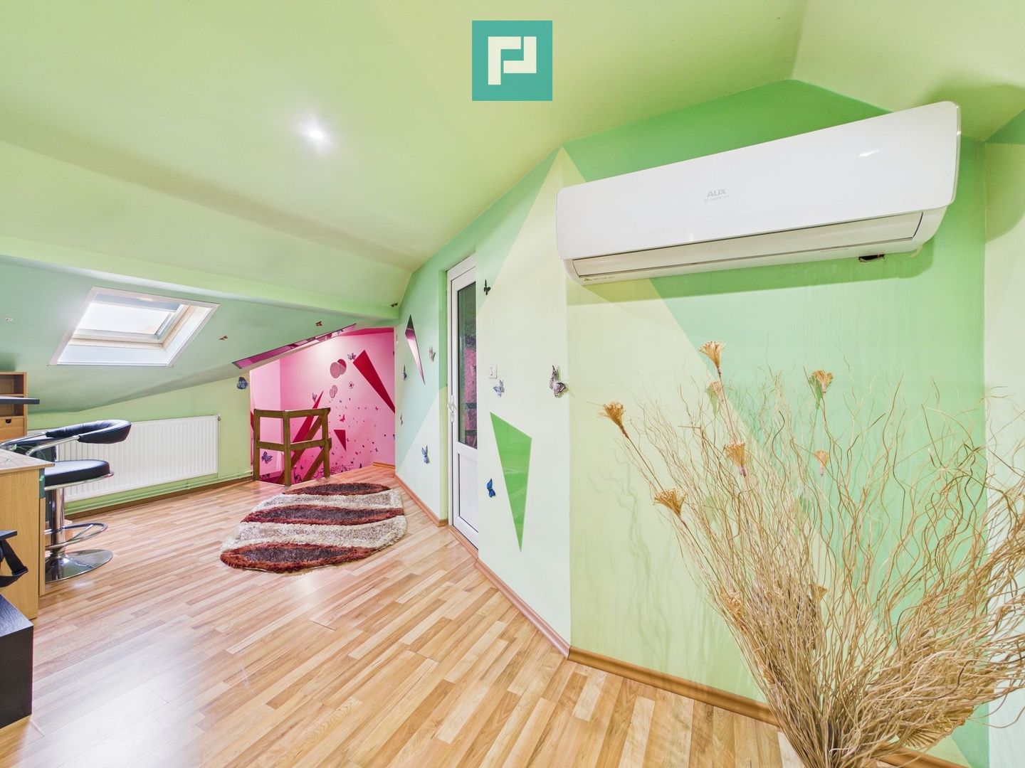 Casa cu potential multiplu in Curtici - Poză 22