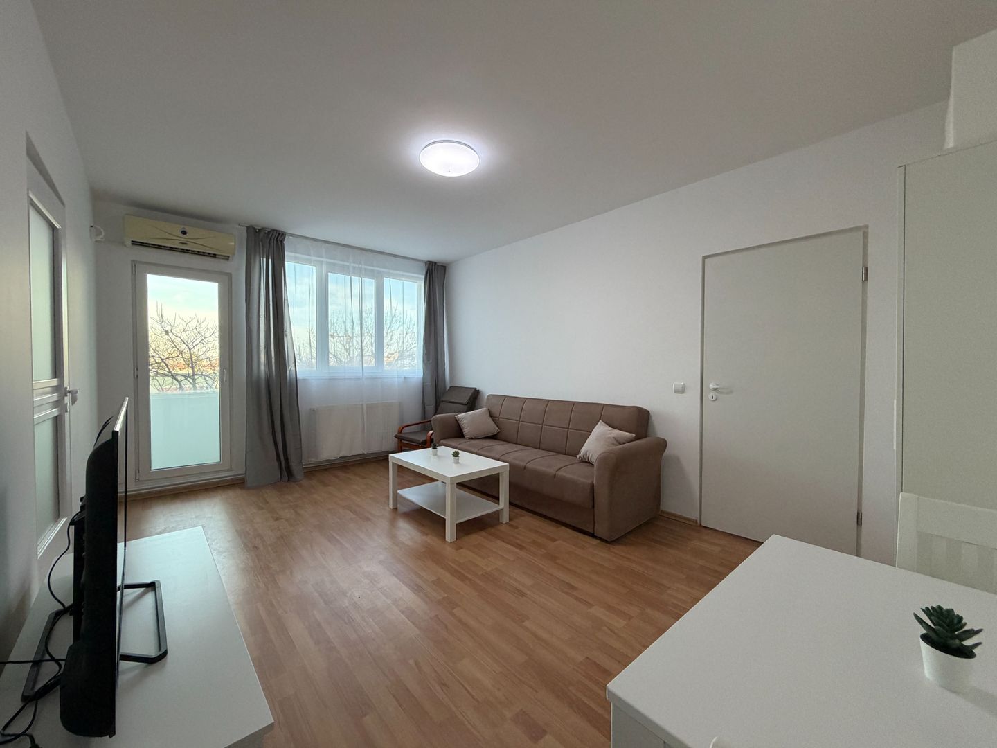 2 camere renovat complet Calea Grivitei plan secund -vedere spate | metrou 1 Mai - Poză 6