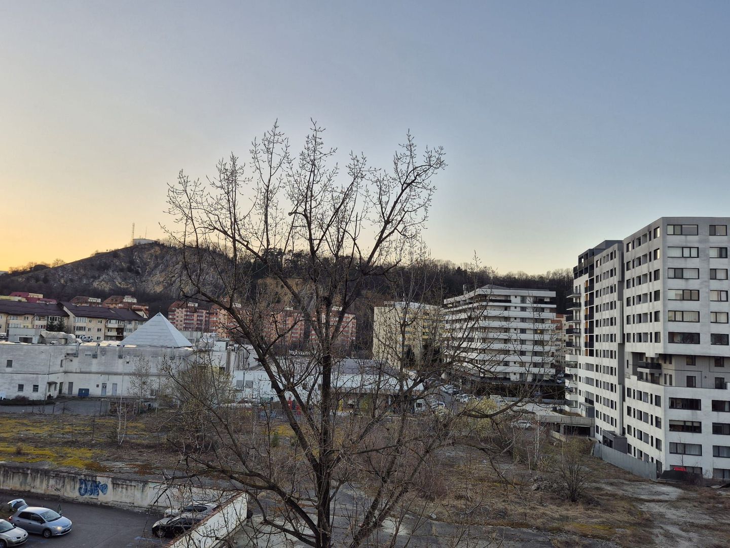 Exclusivitate -Apartament în bloc nou, Intrare Răcădău, cu priveliște spre Tâmpa - Poză 3