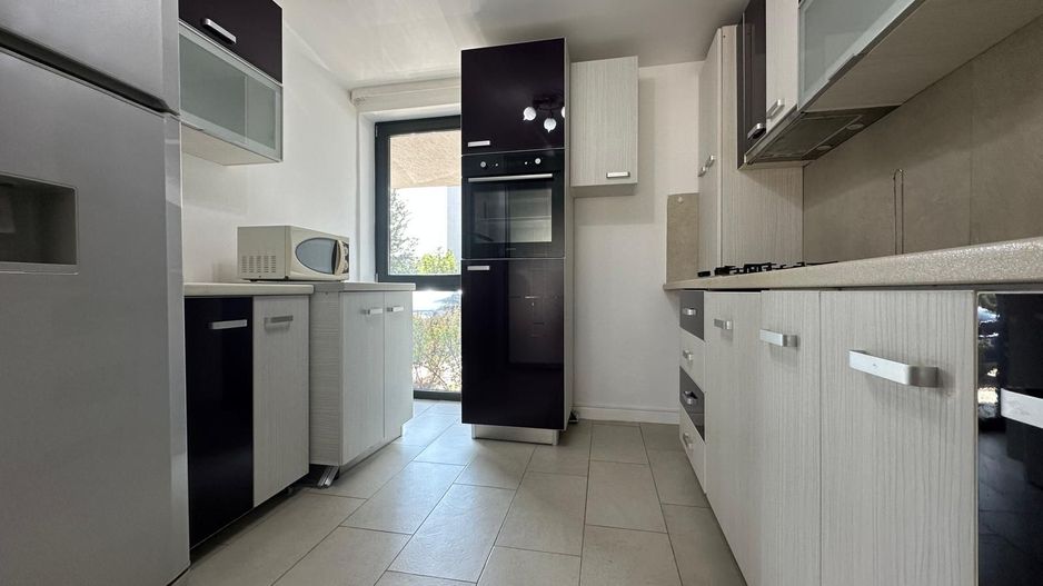 Prelungirea Ghencea – Casă spațioasă, mobilată și utilată, în complex - Poză 10