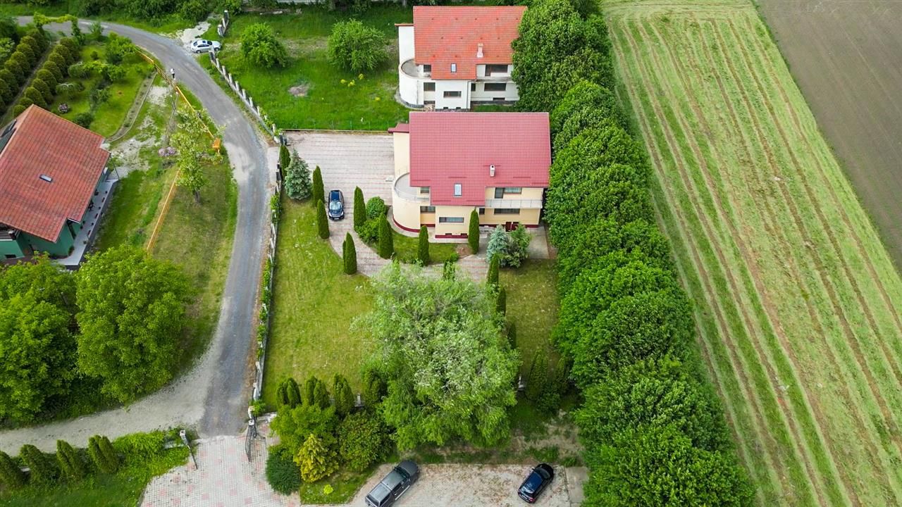 Vila cu 1.500 mp teren, gradina amenajata, linistita zonare,  Halchiu, Brasov - Poză 39