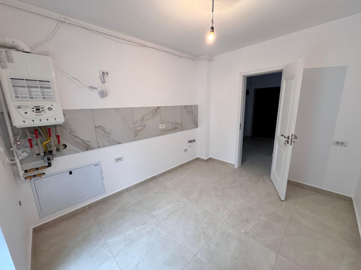 AP. 3 CAMERE, BLOC NOU, BUCATARIE INCHISA, CENTRALA PROPRIE,  PARCARE, - Poză 3