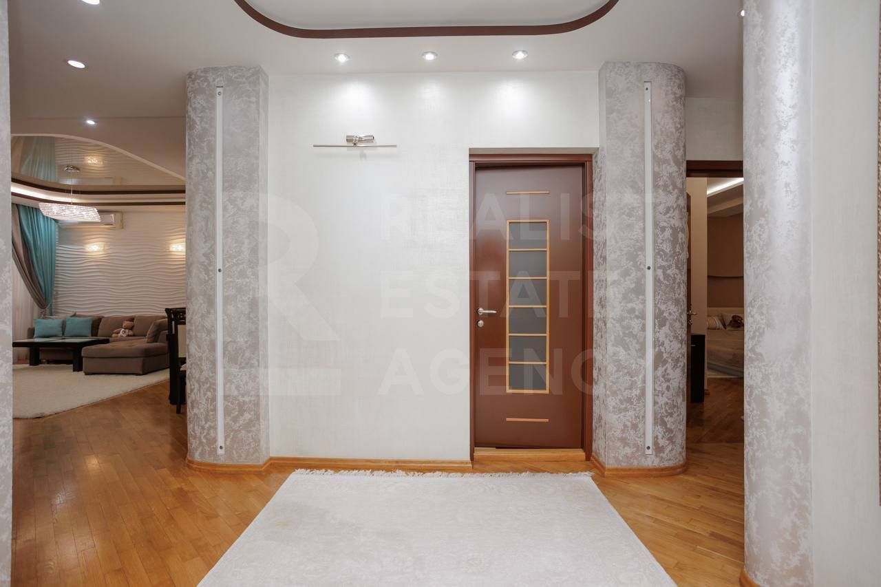 Vânzare, apartament 2 camere, living, bulevardul Traian, Botanica. - Poză 9