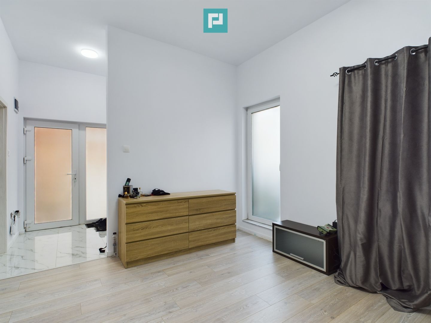 Apartament cu 8 locuri de parcare in Giroc - Poză 1