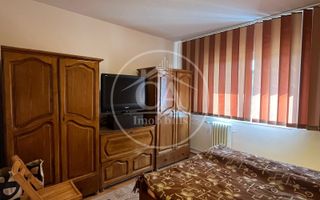 Apartament cu 3 camere de vânzare în zona Rogerius, Oradea - Poză 3