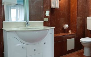 Apartament cu 2 Camere, Etaj Intermediat, Zonă Ultracentrală - Poză 8