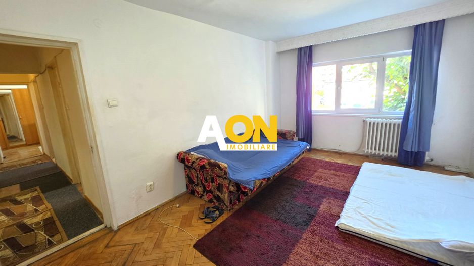 De vanzare apartament 3 camere, etaj 1, Cetate - Poză 2