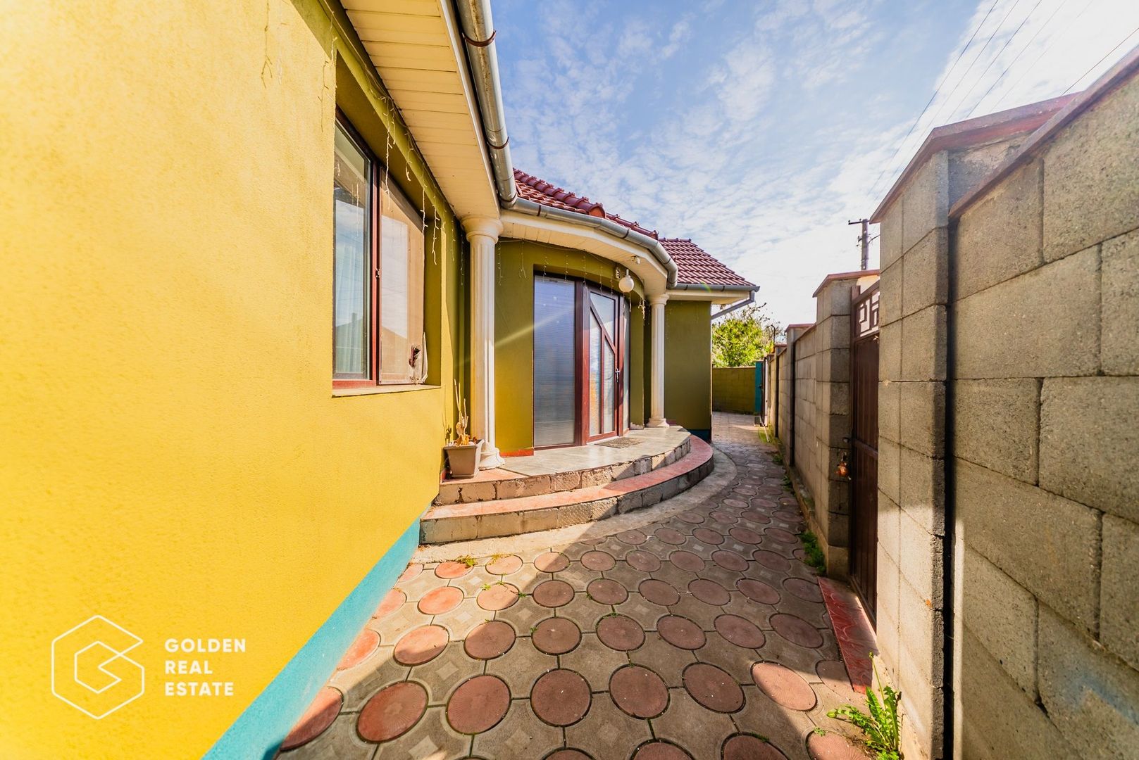 Casa spatioasa cu piscina si teren generos in Bujac - Poză 17