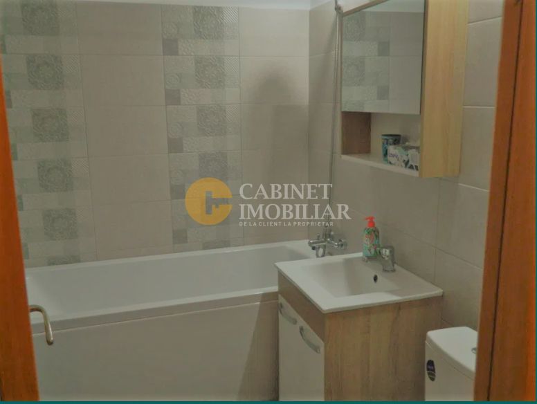 Apartament cu 2 camere decomandat zona Podul de Fier ideal pentru investitii - Poză 2