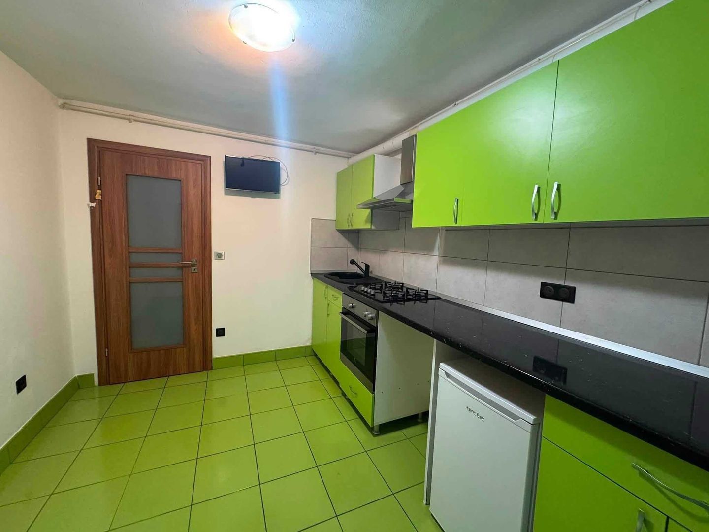 BRASADAS vinde ap 1 cam mobilat si utilat. - Poză 5