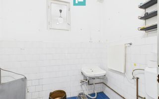 Casă cu teren generos, zonă centrală, Curtici - Poză 11