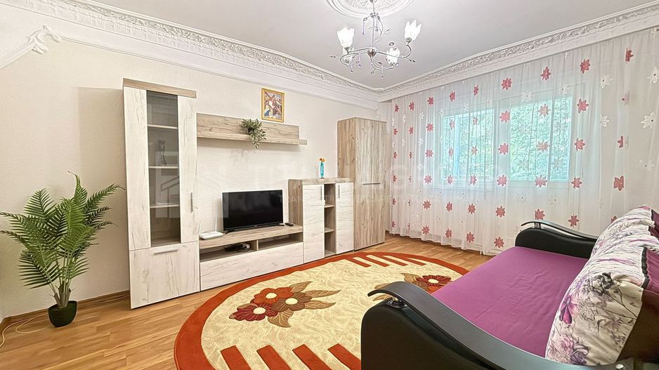 Apartament cu 2 camere, 2 bai, decomandat, etaj 1 - zona Racadau - Poză 2