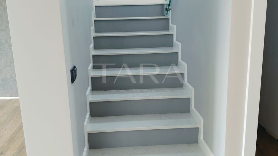 Casă modernă în Sânnicoara, teren 739 mp, garaj dublu și terase - Poză 2