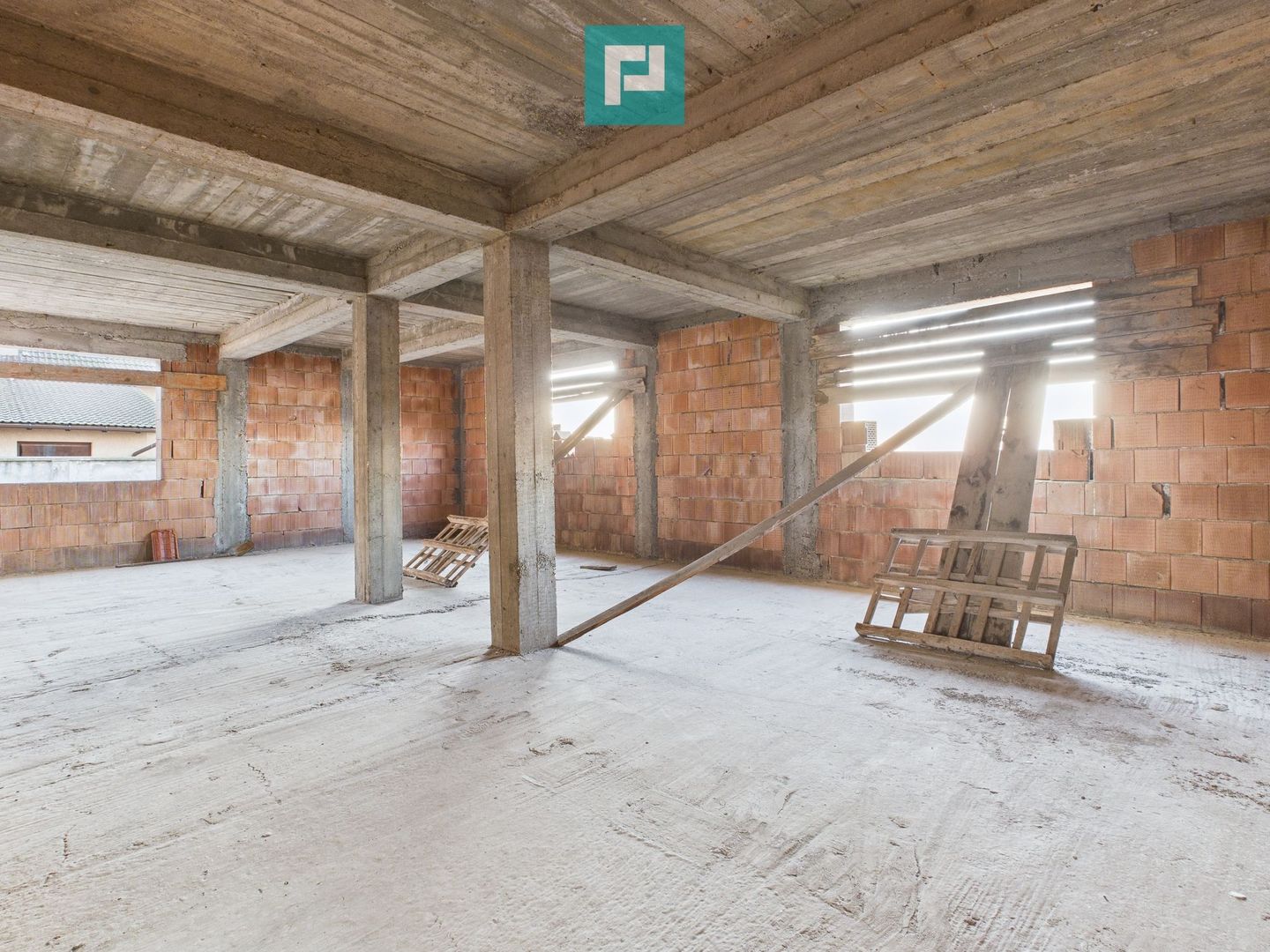 Proprietate impresionantă între Curtici și Macea - Poză 10