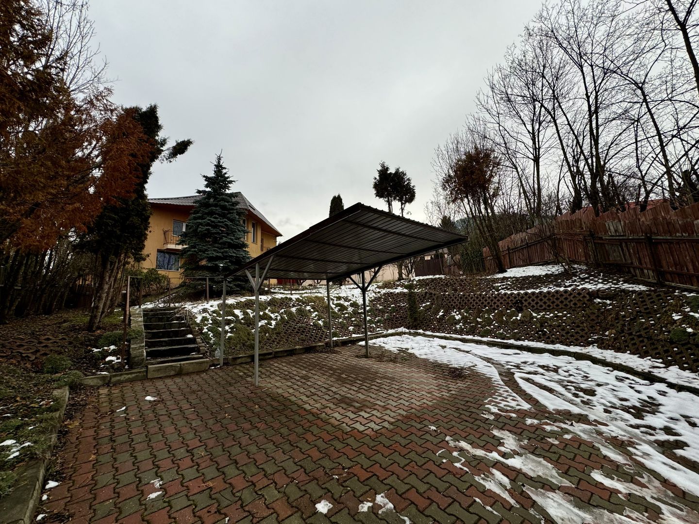 Casă individuală de vânzare în Săcele | Teren 781 mp | 3 Dormitoare - Poză 6