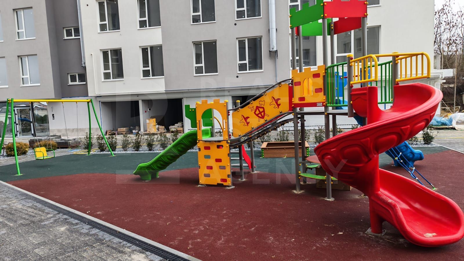 Vânzare, apartament, 2 camere + living, strada Soarelui, Botanica - Poză 1