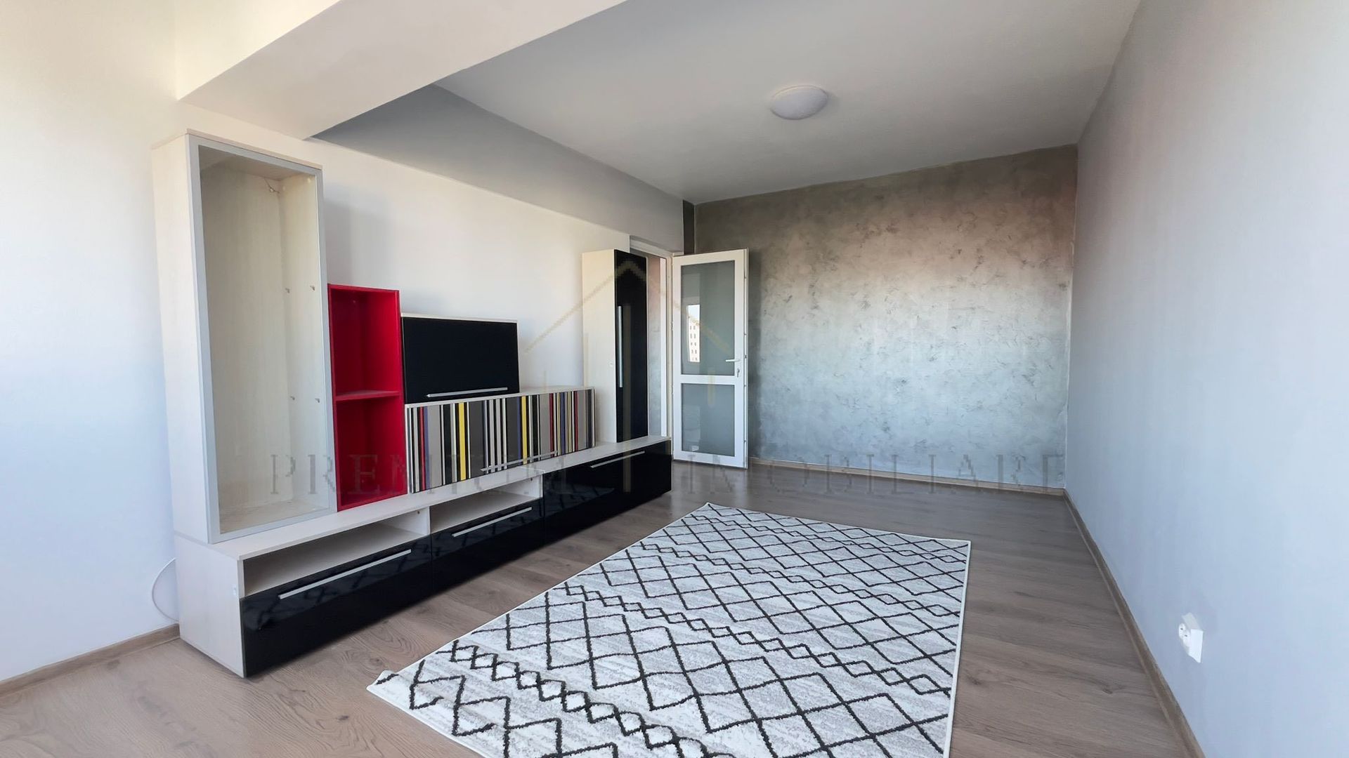 Apartament 2 Camere - Renovat - Zona de jos - Poză 1