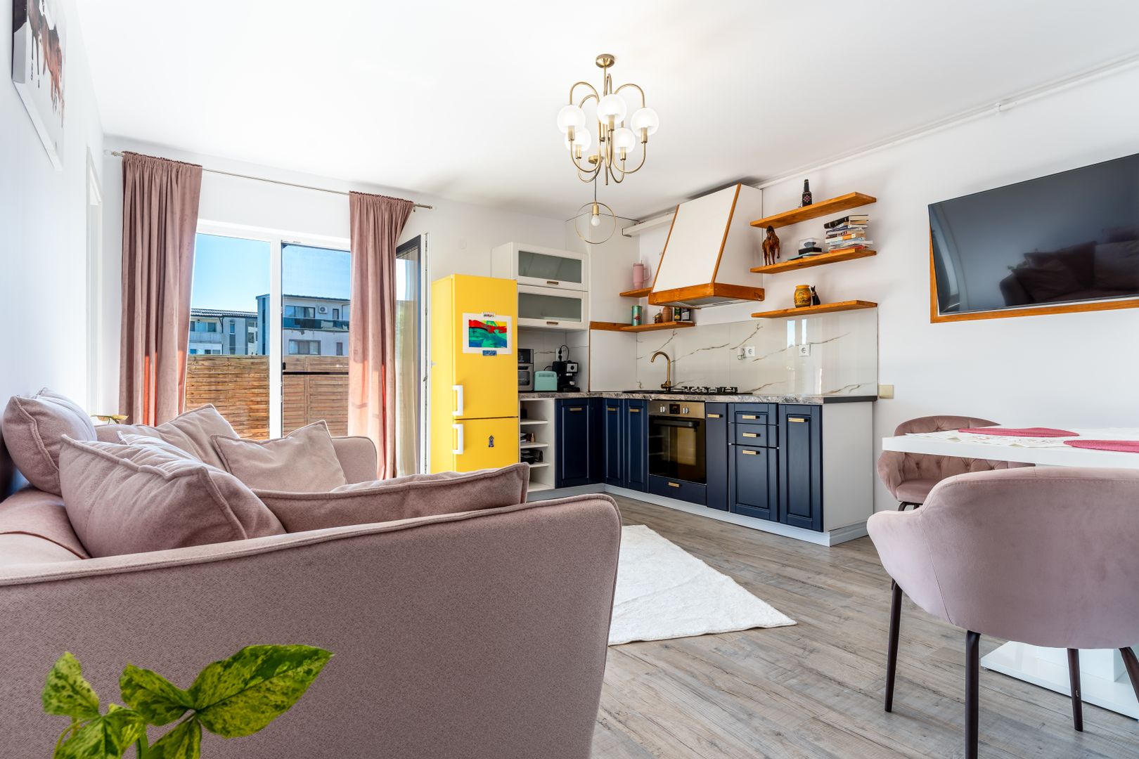 Vând apartament, 2 camere, cu gradina, de 44 mp utili, Floresti - Poză 2