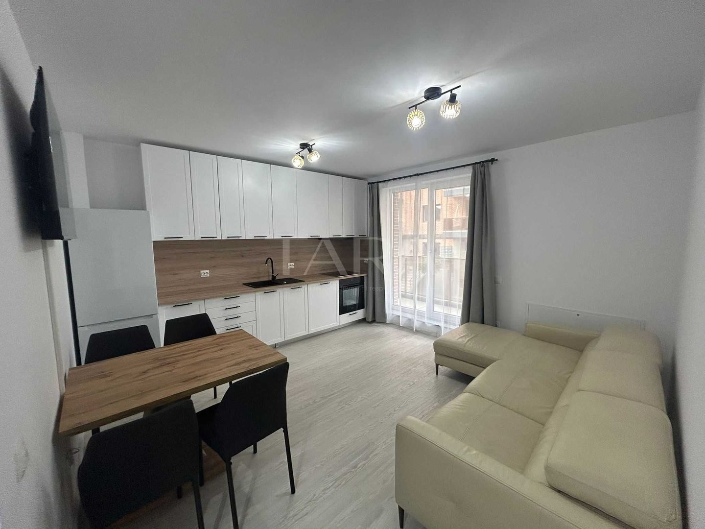 Apartament spațios cu 3 camere, parcare subterană și boxă, Chinteni. - Poză 1