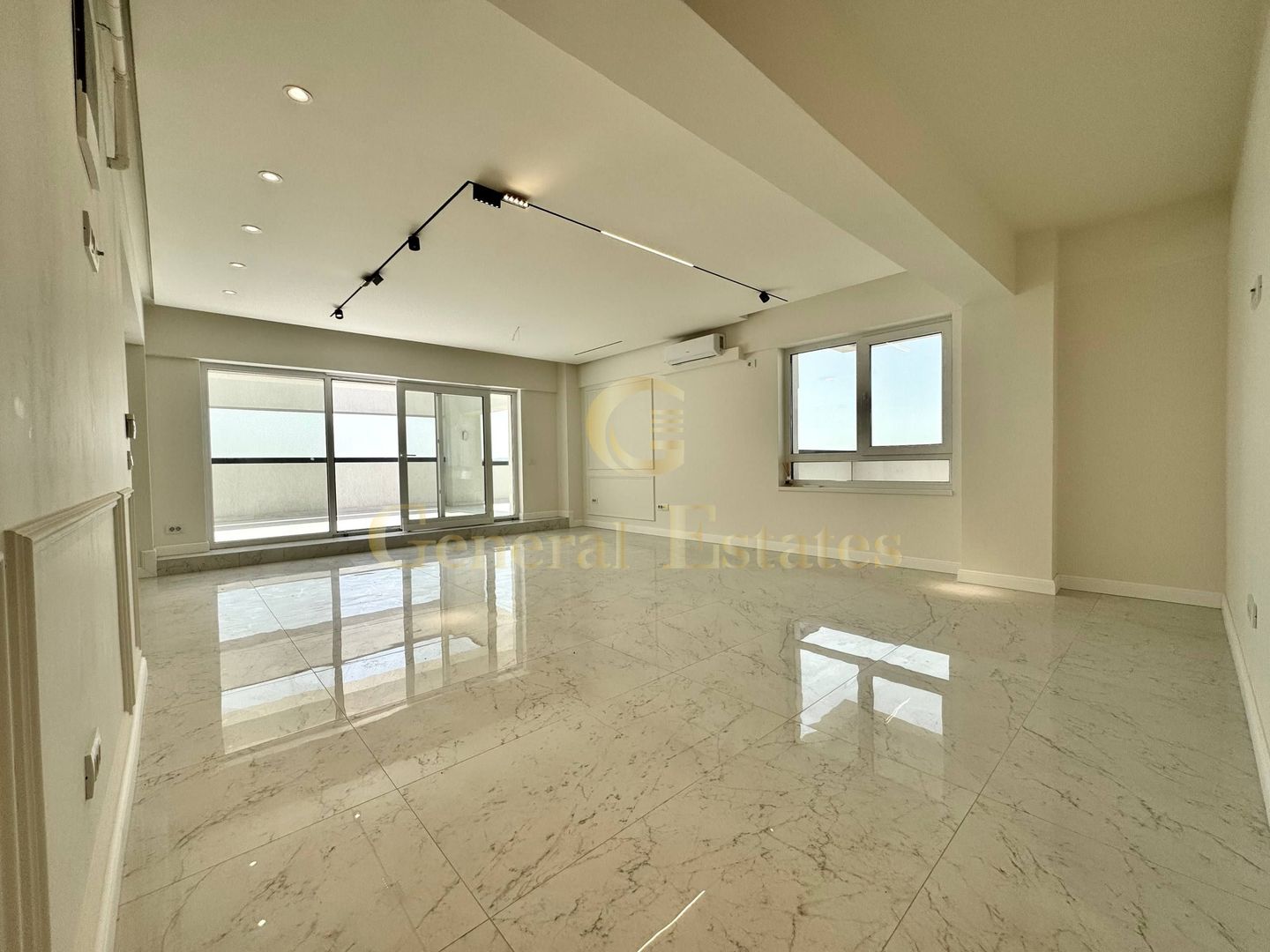 Vânzare Penthouse cu Terasă generoasă în Complexul Atrium Garden - Poză 3