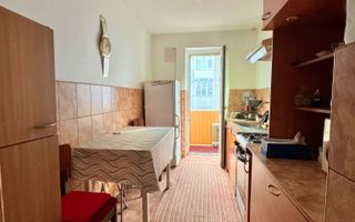 Apartament cu 3 camere, etaj intermediar, cartierul Astra - Poză 2