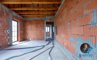 Vilă spațioasă cu vedere la pădure, la doar 15 minute de Bacău! - Poză 13