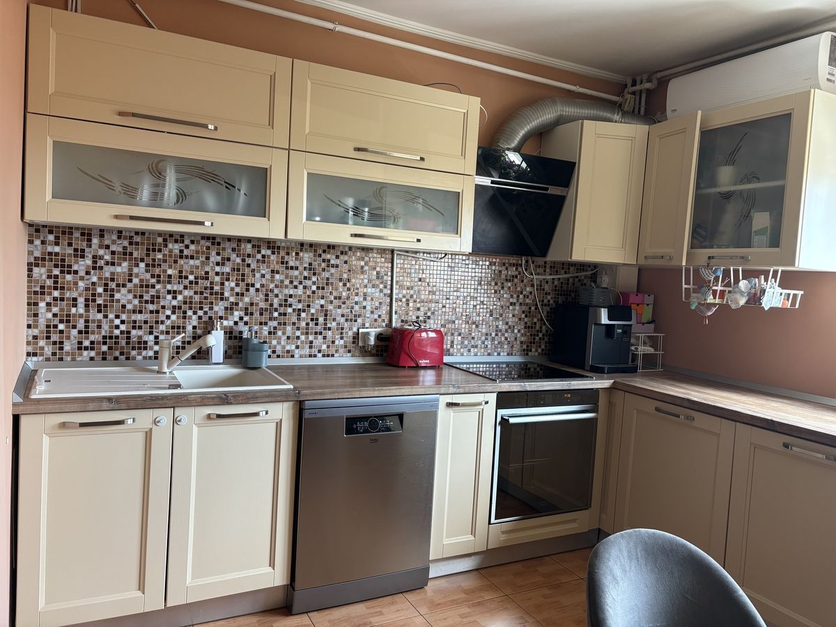 Vânzare Apartament 4 Camere cu Centrală pe Calea Vitan între Mall și Mihai Bravu - Poză 3