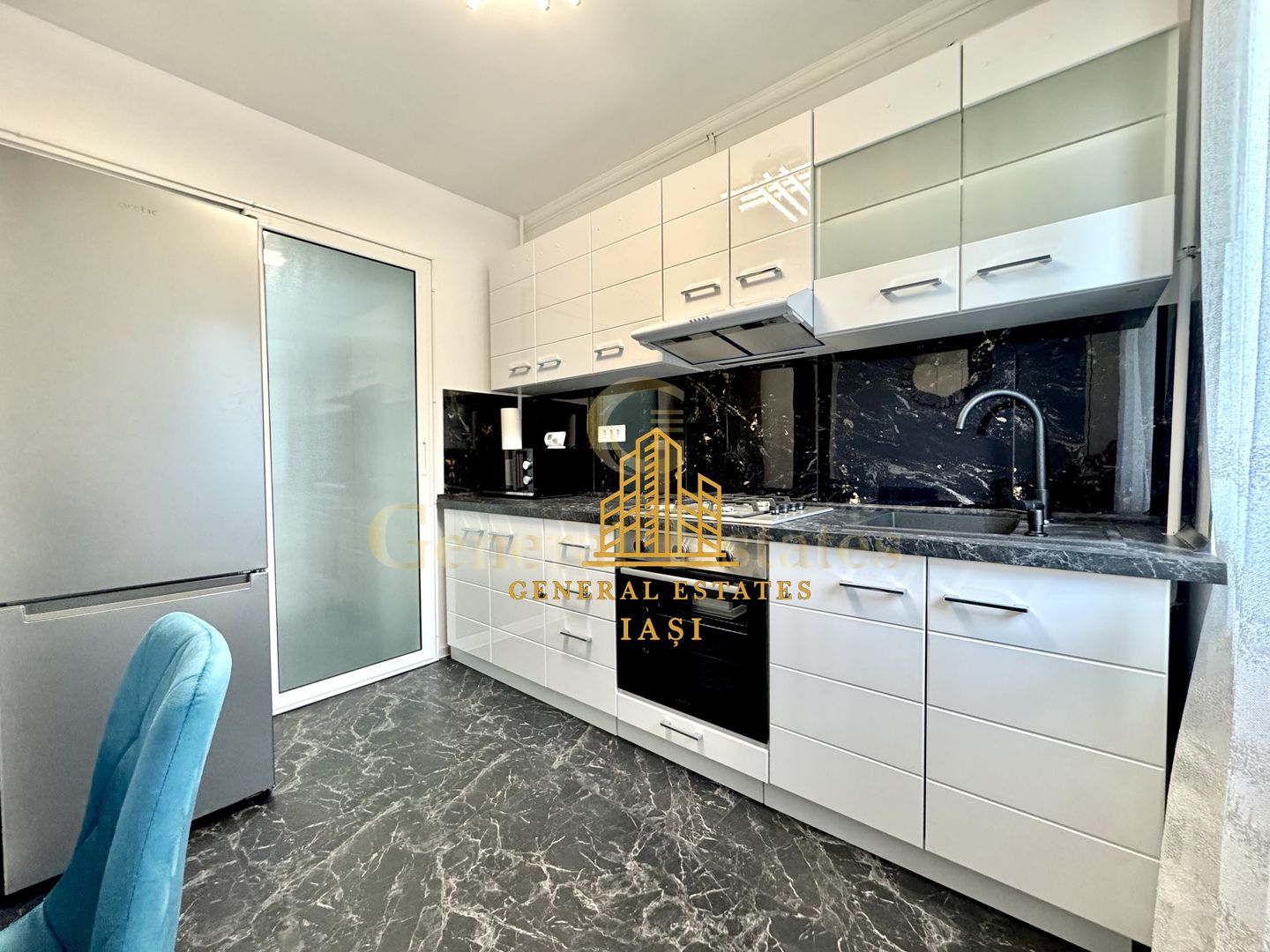 Vânzare apartament cu 2 camere 52 m.p. în Pod Roș - Poză 6