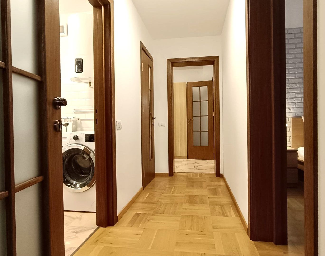 Inchiriem 2 camere complet renovat si mobilat zona 1 Mai - Poză 7