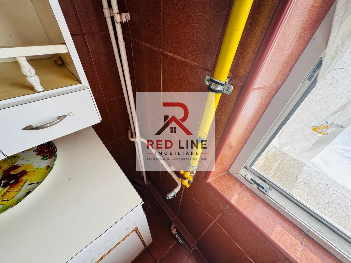 Apartament 3 camere, decomandat,etaj 4 (zona centrala Hotel Traian) - Poză 4