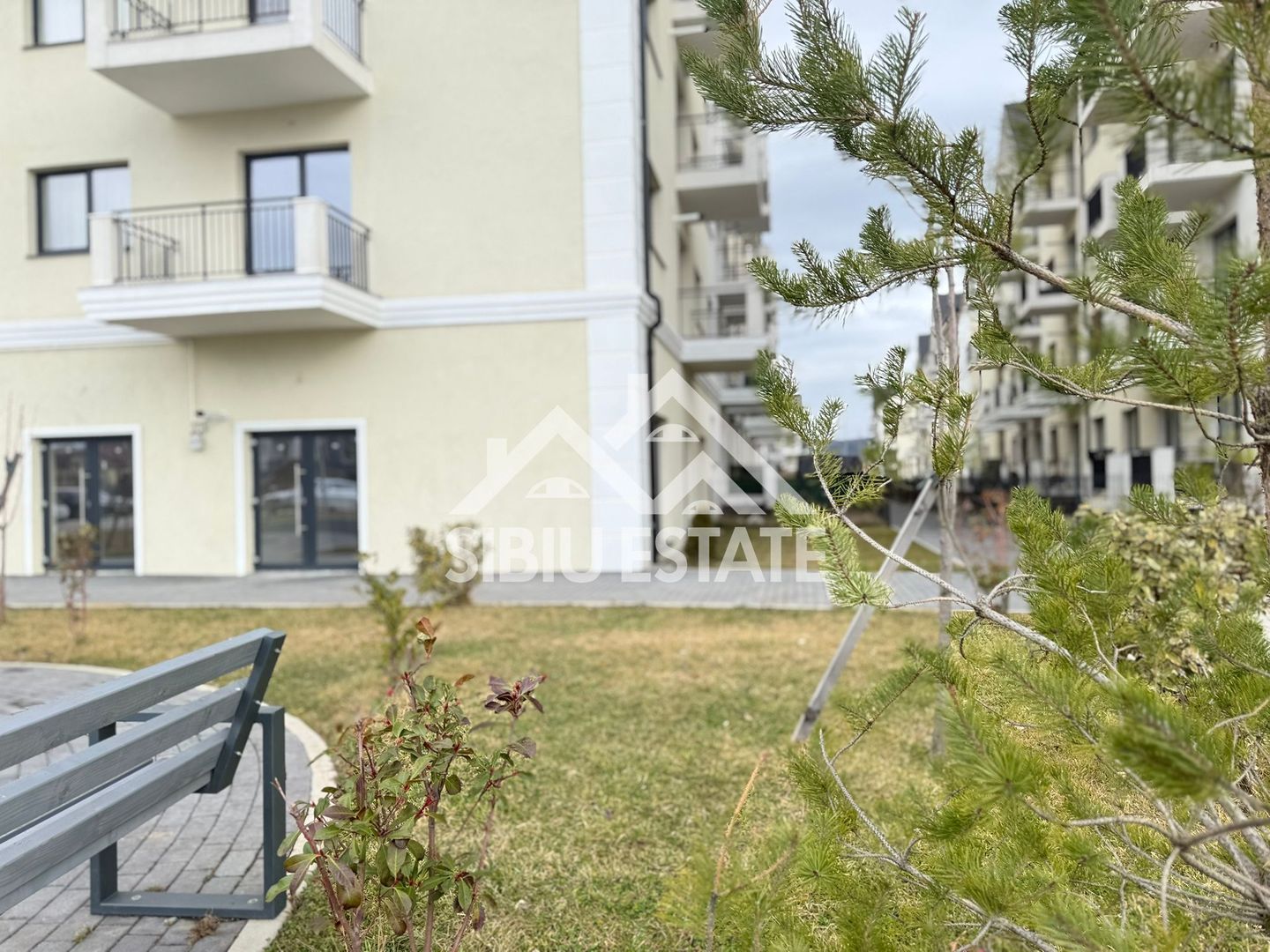 Spatiu comercial nou 66 mp cu teren propriu 41 mp si  2 locuri parcare - Poză 1