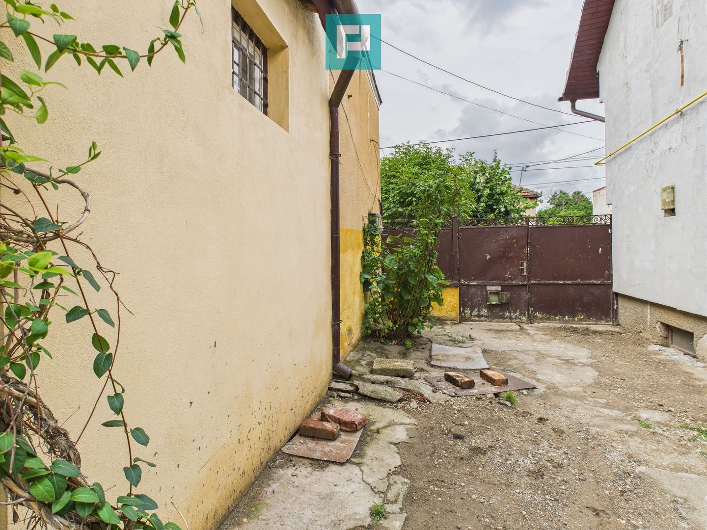 Apartament la casă cu 4 camere în Pârneava - Poză 12