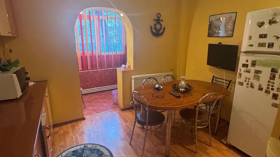 Apartament 4 camere de vânzare – zonă Școala 8 - Poză 1