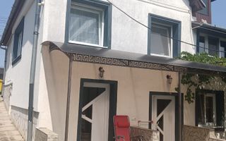 Casă individuală cu 2 apartamente separate, teren 650 mp, garaj și terasă - Poză 8