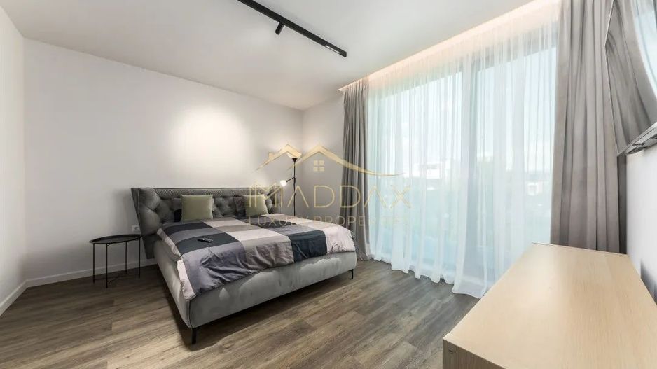 Vilă de închiriat în Voluntari // piscină privată și design modern - Poză 9