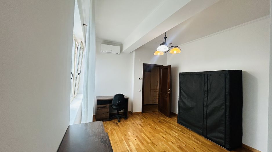 Penthouse de inchiriat, zona buna, terasa mare, mobilat si utilat - Poză 17