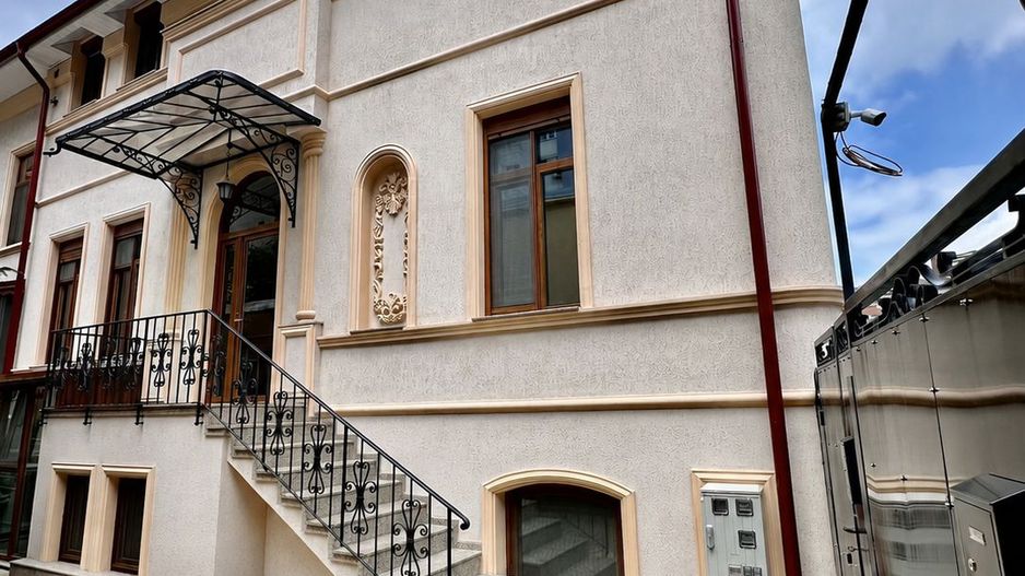 Casa de inchiriat, 3 camere, 3 bai, renovata, prima inchiriere. - Poză 2