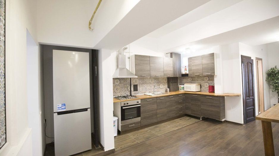 De vanzare Apartament cu 4 camere si dependite-  Ultra central- strada sepcari 9 - Poză 7